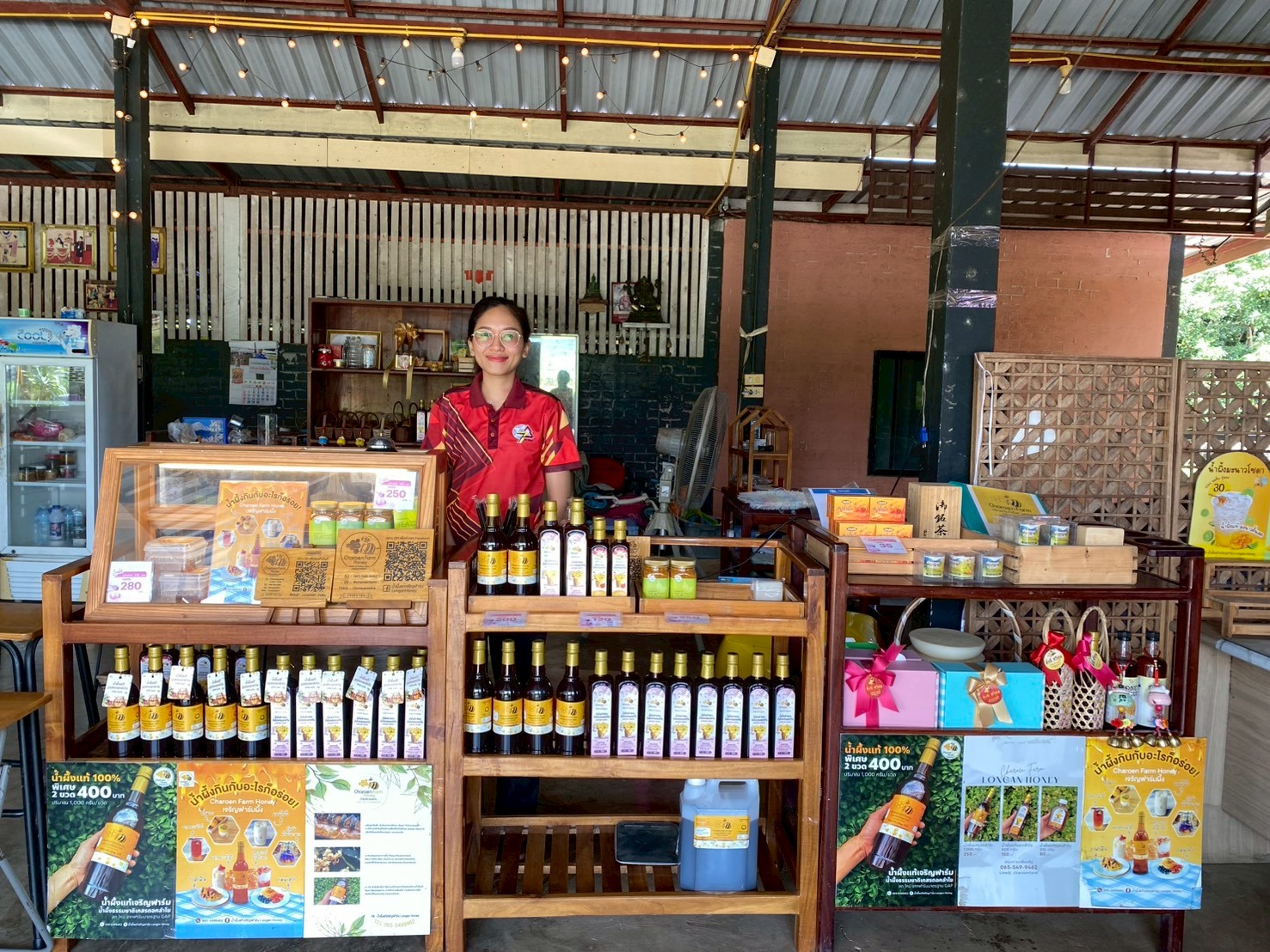 ✨ สพอ.คลองหาด : ติดตามเยี่ยมชมและสนับสนุนผู้ประกอบการ OTOP “น้ำผึ้งเจริญฟาร์ม”